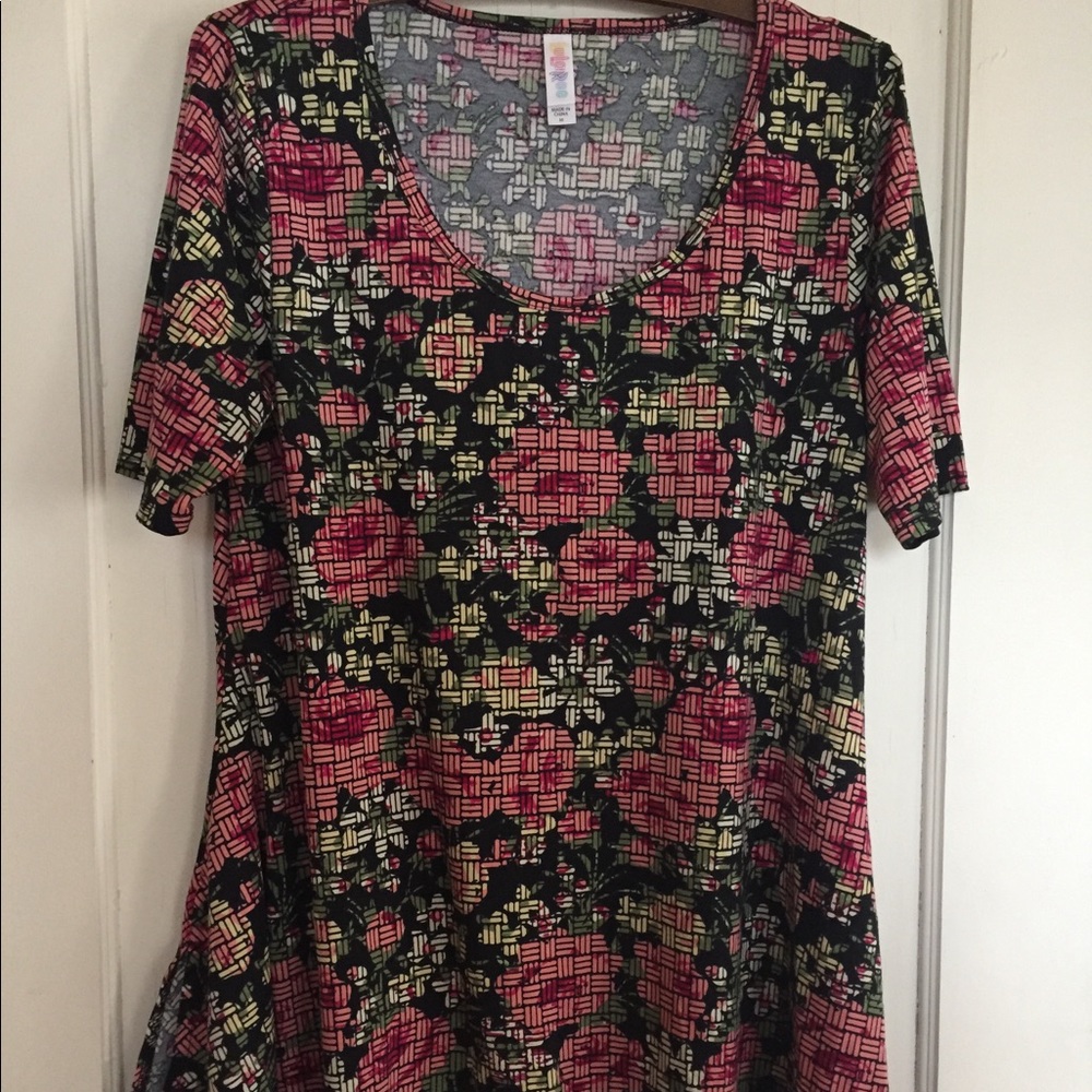 LuLaRoe Roses HTF Perfect T sz M